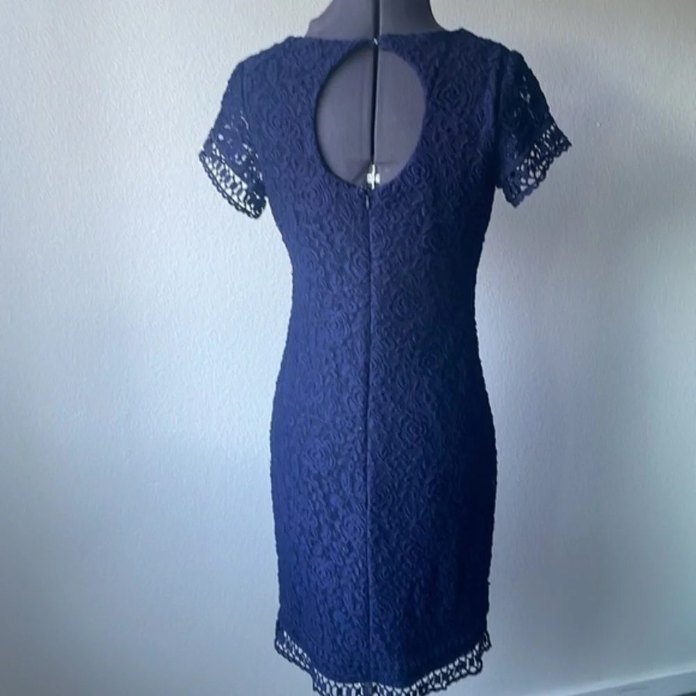 Laundry dress by Shelli Segal size small Los Angeles navy blue lace
